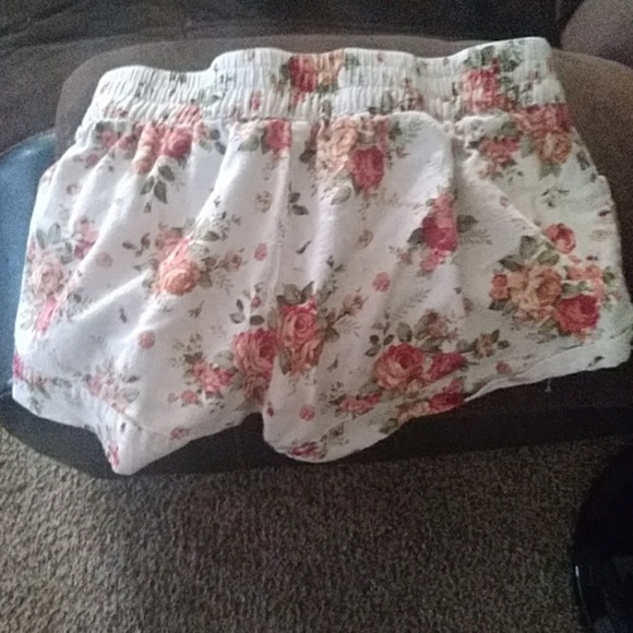 Shorts - Picture 3 of 3